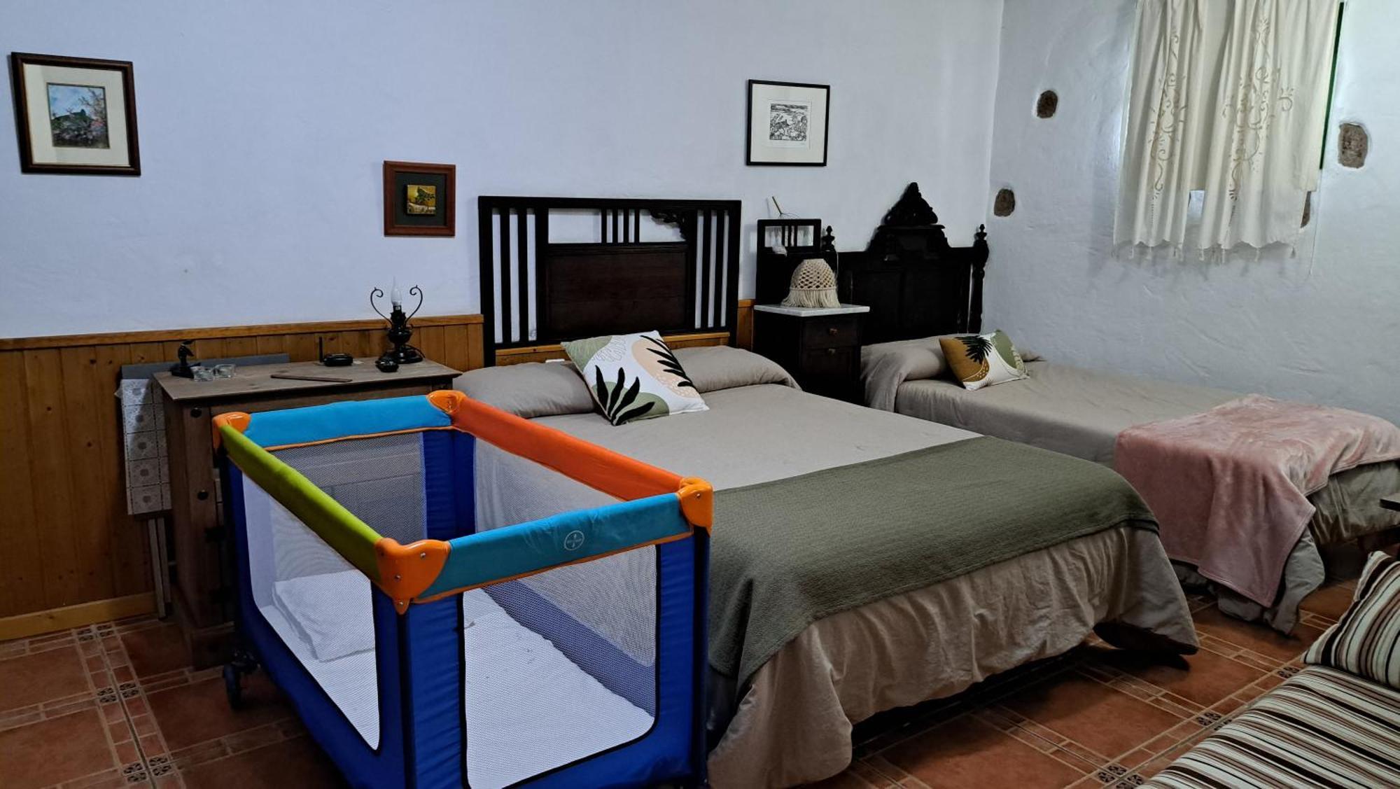 Casa Santana Segura Guest House Техеда Стая снимка