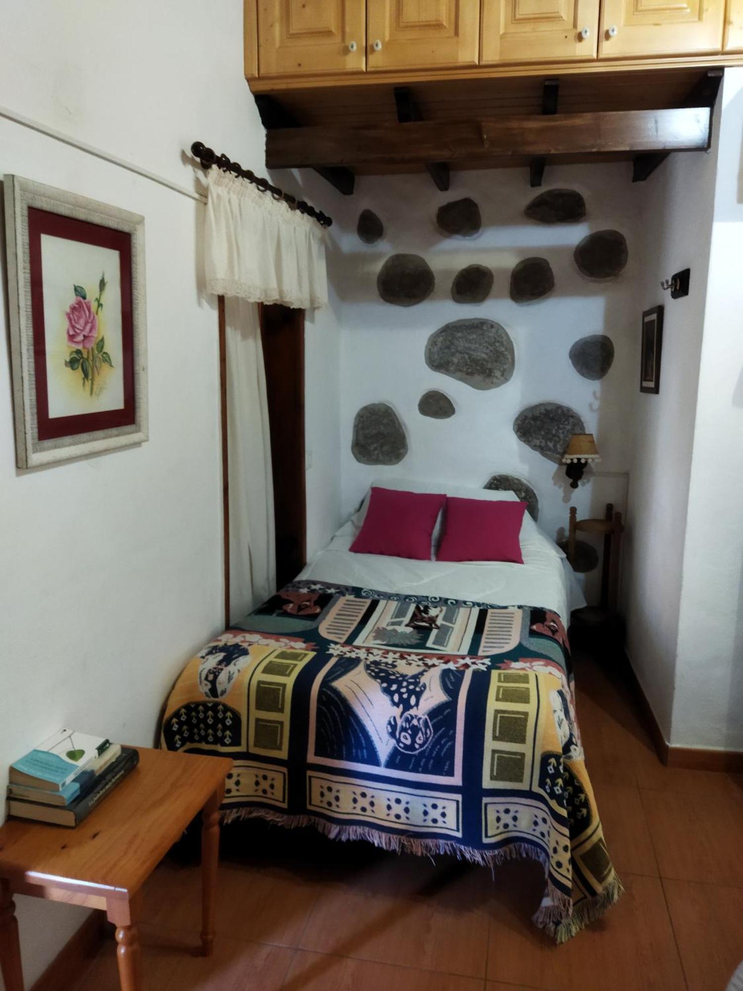 Casa Santana Segura Guest House Техеда Стая снимка
